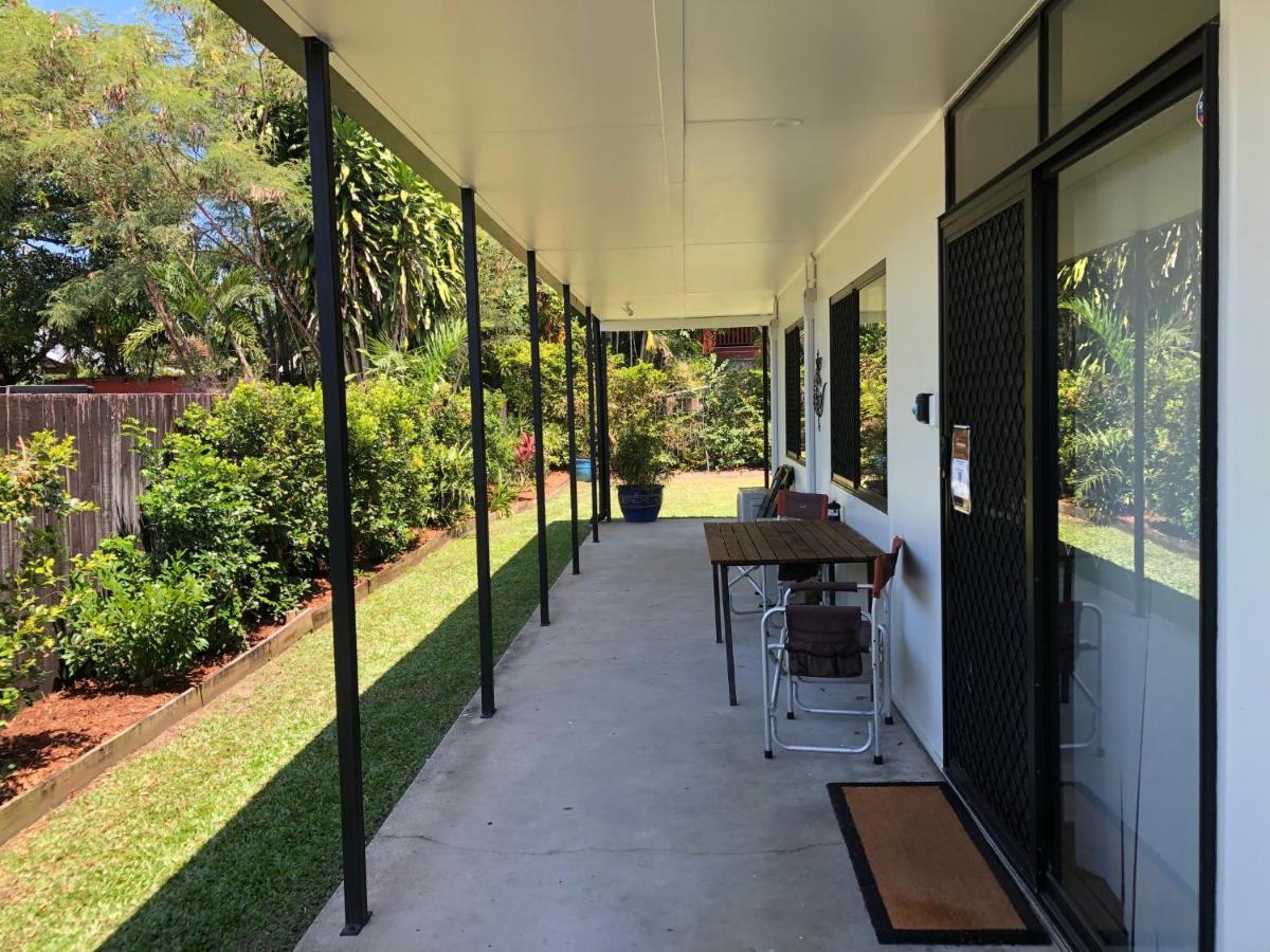 The Red Sparrow 2 Villa Cairns Bagian luar foto